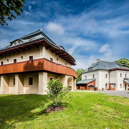 Hotel Kristin Hradek Дечин Экстерьер фото