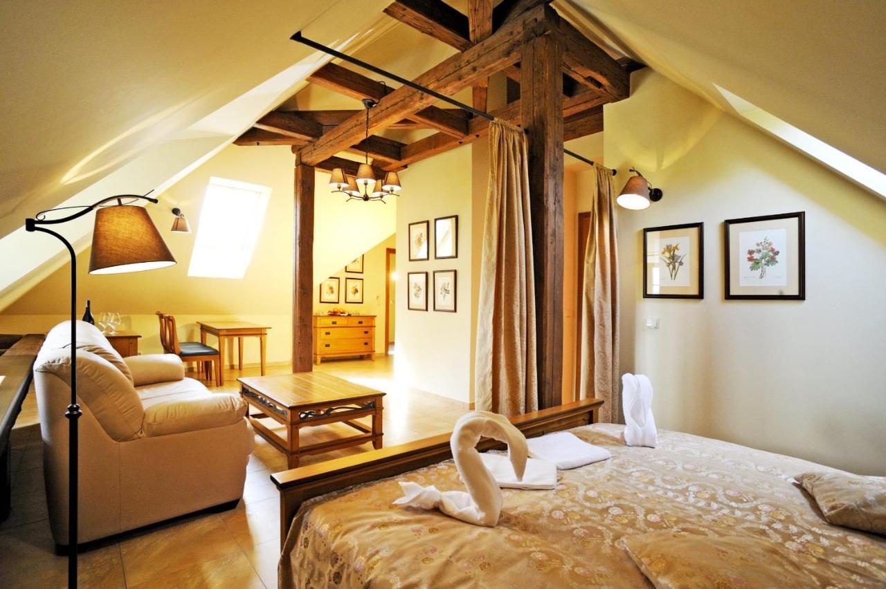 Hotel Kristin Hradek Дечин Экстерьер фото