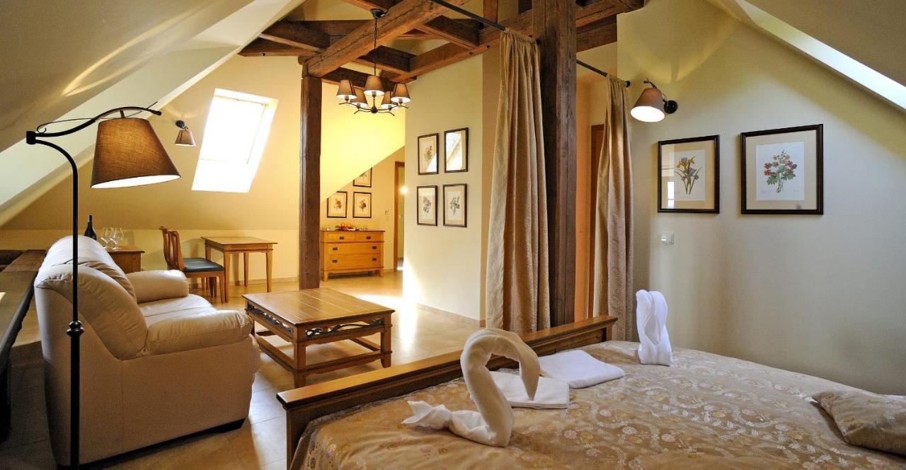Hotel Kristin Hradek Дечин Экстерьер фото
