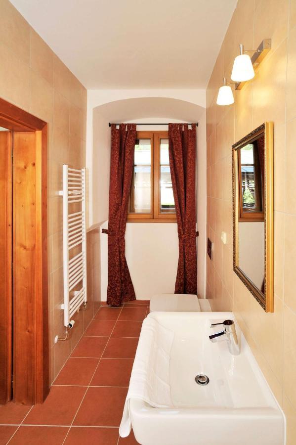 Hotel Kristin Hradek Дечин Экстерьер фото