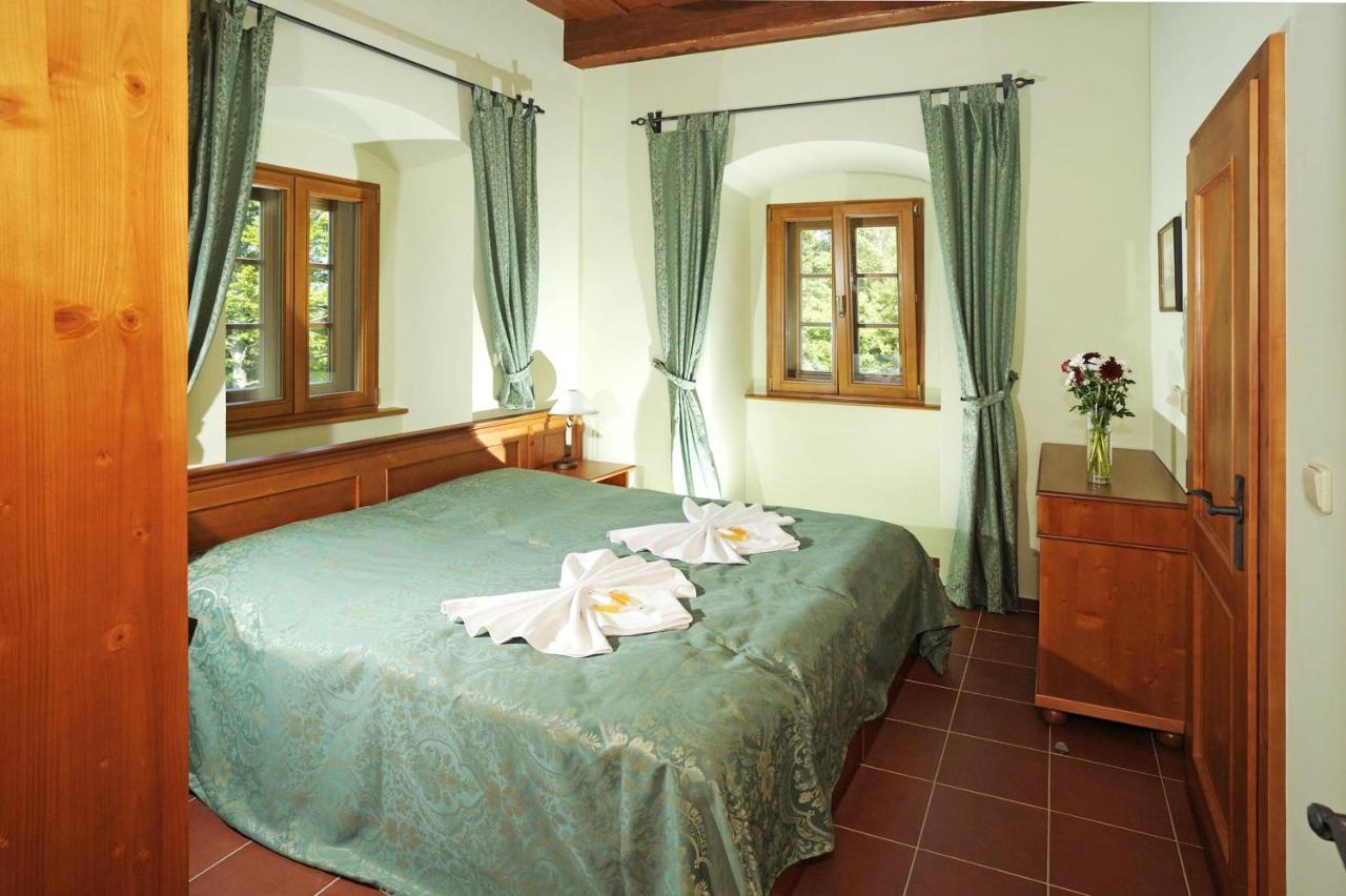 Hotel Kristin Hradek Дечин Экстерьер фото