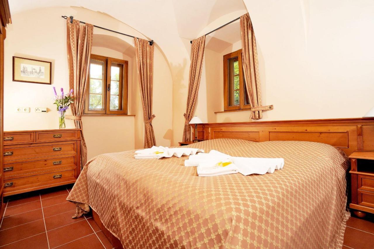 Hotel Kristin Hradek Дечин Экстерьер фото