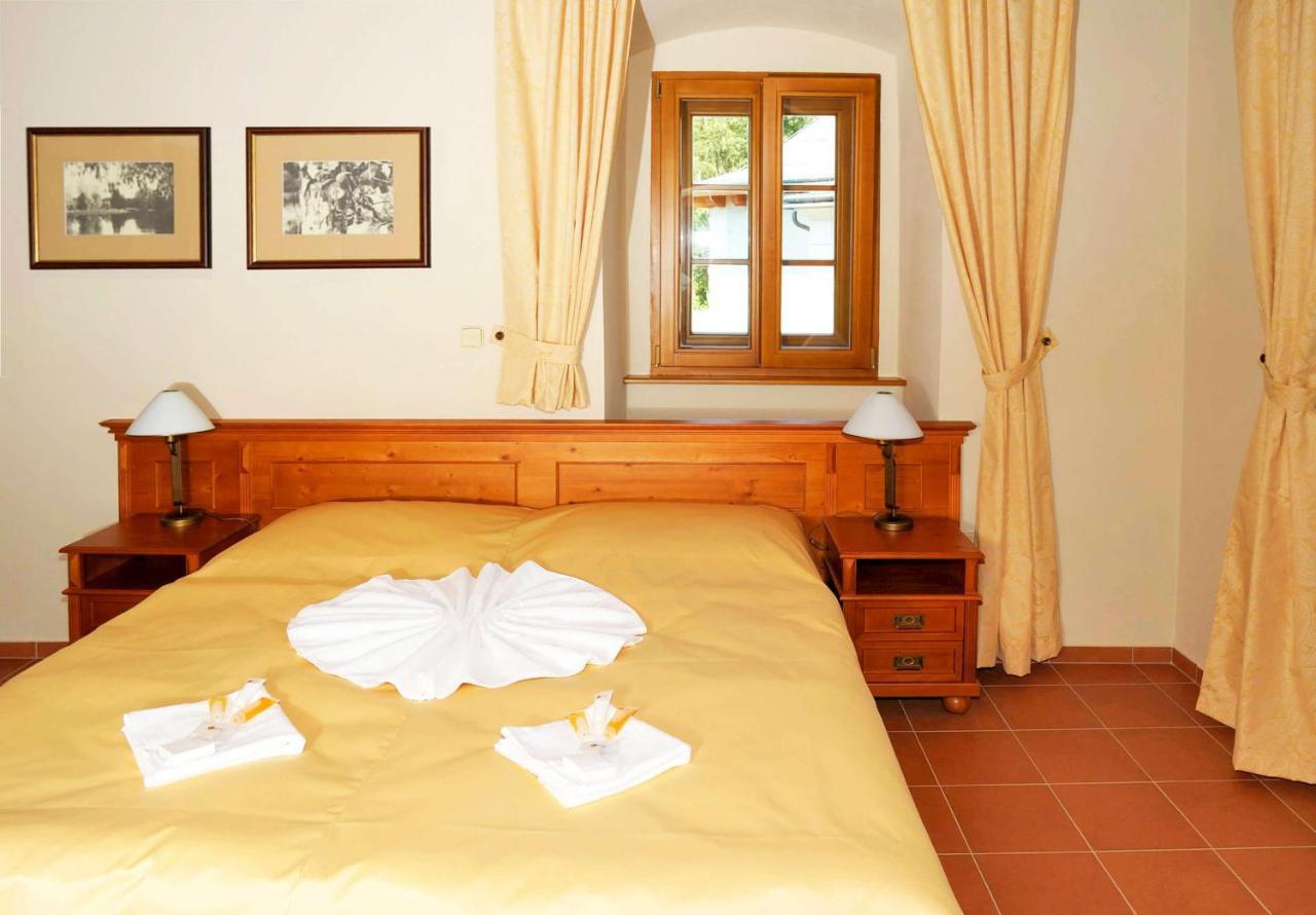 Hotel Kristin Hradek Дечин Экстерьер фото