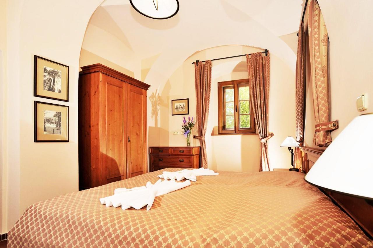 Hotel Kristin Hradek Дечин Экстерьер фото